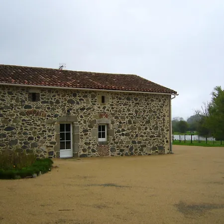 Maison Charmante Avec Piscine Partagee A بيت للعطل Moncoutant