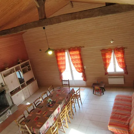 Maison Charmante Avec Piscine Partagee A بيت للعطل